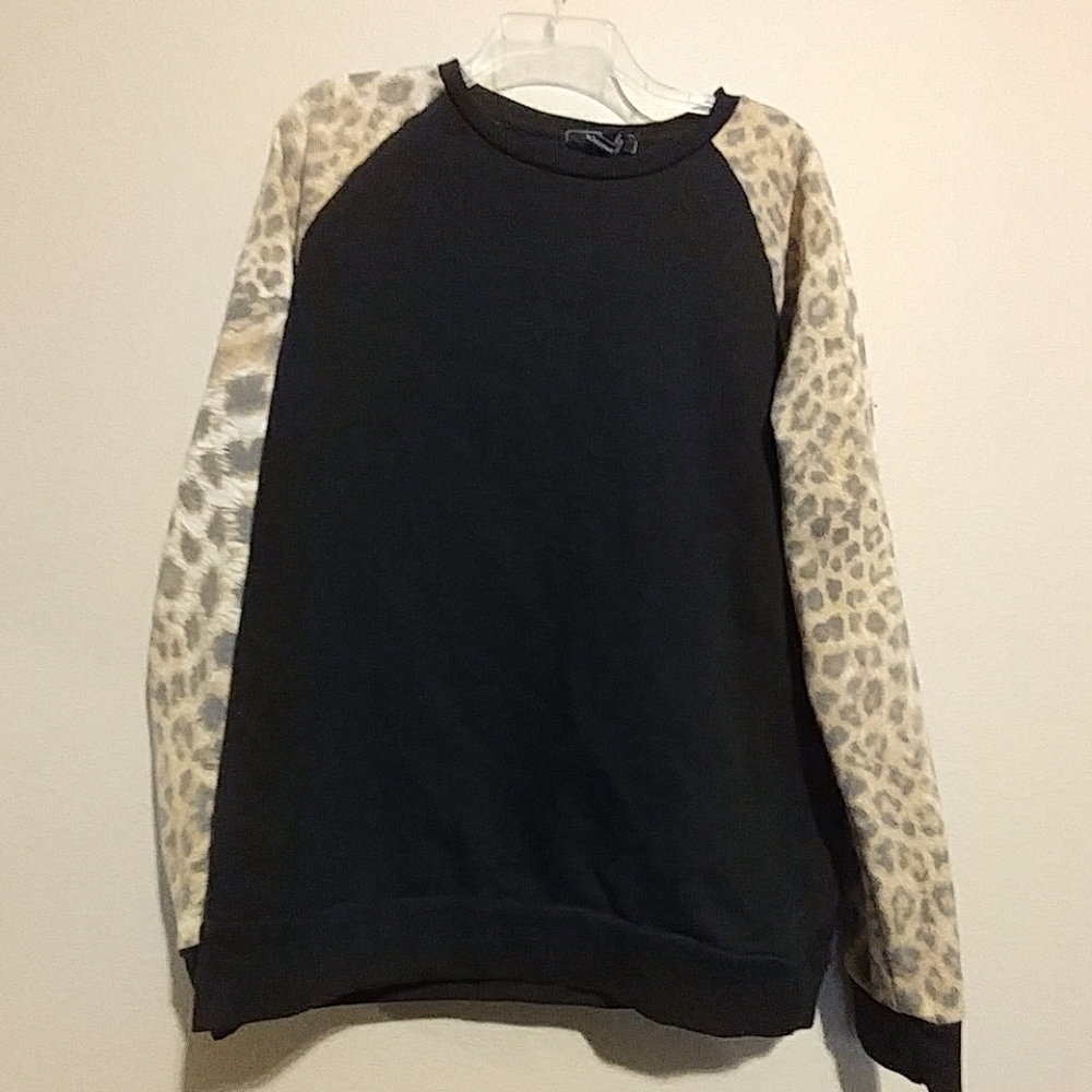 Forever21 leopard sleeve sweater